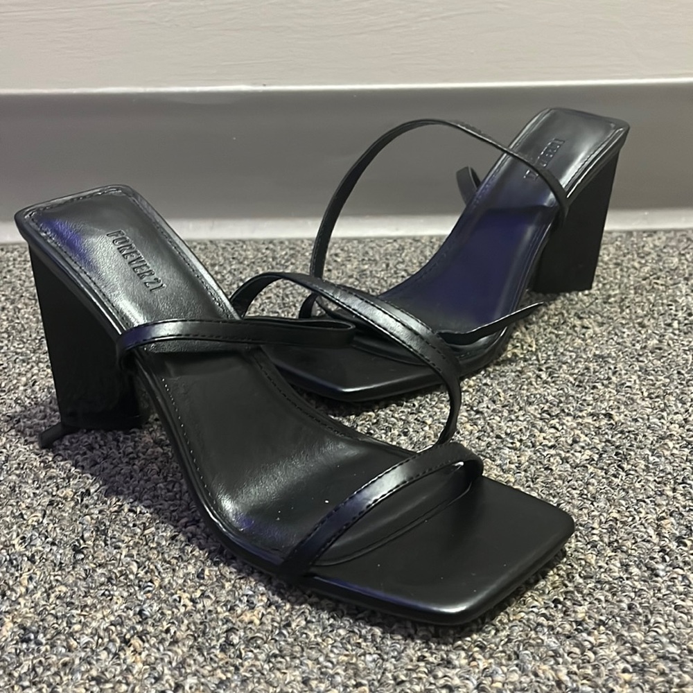 Never worn black strappy heel